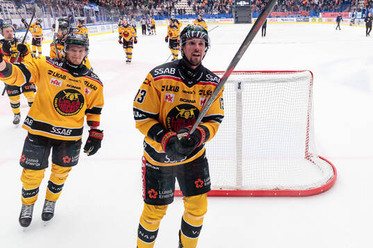 Luleås Eetu Koivistoinen jublar