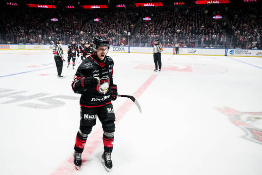 Malmö Redhawks Linus Öberg jublar
