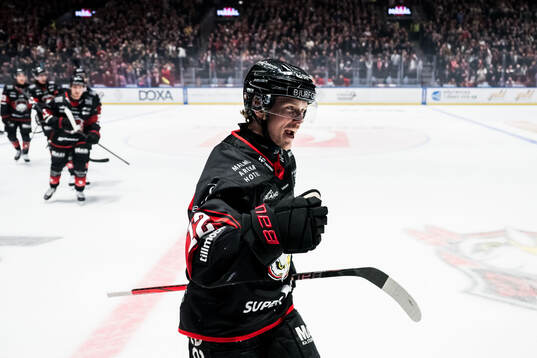 Malmö Redhawks Linus Öberg jublar