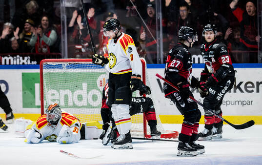 Brynäs målvakt Ludvig Persson och Christian Djoos deppar