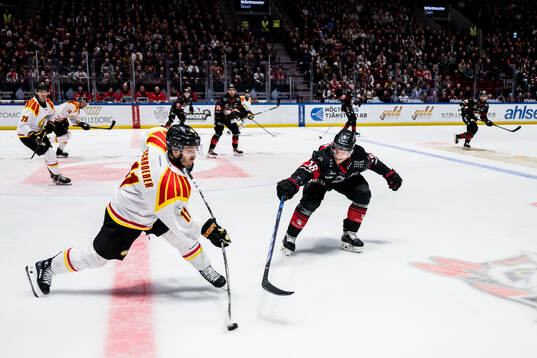 Brynäs Jordan Schroeder och Malmö Redhawks Matias Lassen