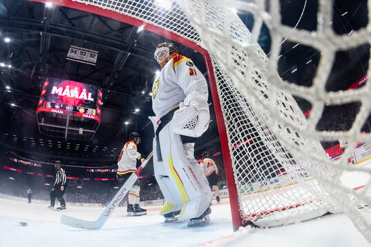 Brynäs målvakt Erik Källgren deppar
