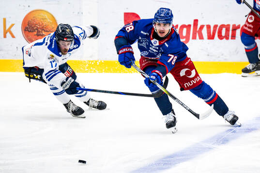 Bläddra bland fler bilder av Ishockey, Hockeyallsvenskan, Kvartsfinal 6, Oskarshamn - Karlskoga