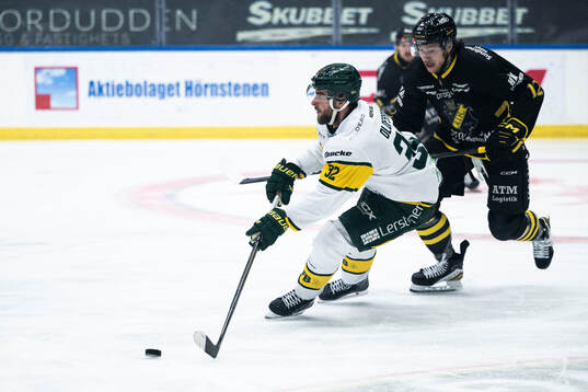 Björklövens Jacob Olofsson och AIKs Scott Pooley