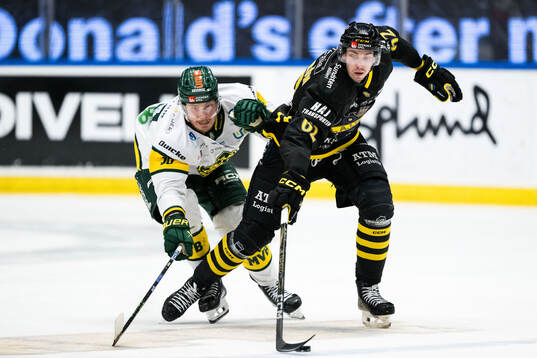 Björklövens Erik Andersson och AIKs Simon Åkerström