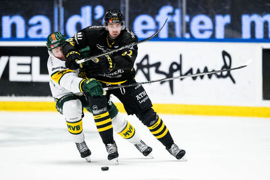 Björklövens Erik Andersson och AIKs Simon Åkerström