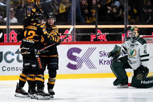 Skellefteås Valter Lindberg och Oskar Vuollet jublar
