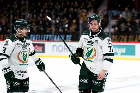 Färjestads Michael Lindqvist och Viktor Lodin deppar