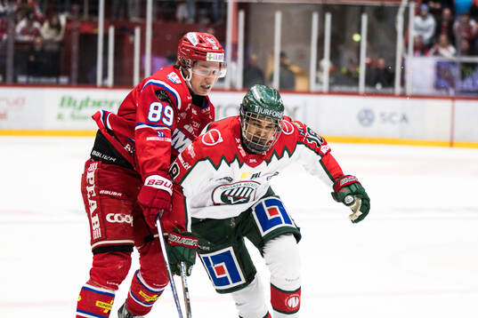 Timrås Oliver Kapanen och Frölundas Max Westergård