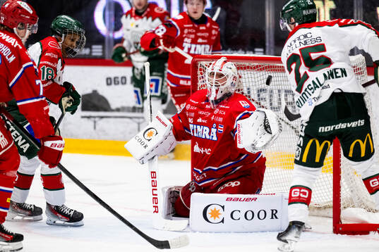 Timrås målvakt Jacob Johansson vid 0-1 situationen