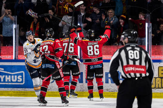Luleås Mathias Bromé och Eetu Koivistoinen jublar