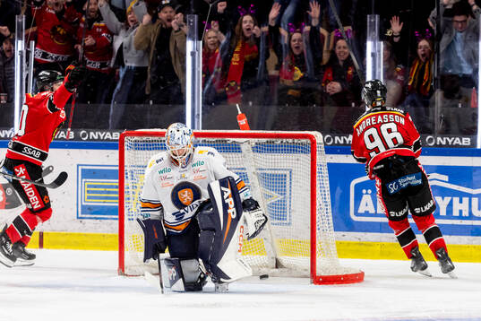 Luleås Pontus Andreasson jublar med David Lilja