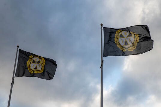 Flaggor med Brynäs klubbemblem