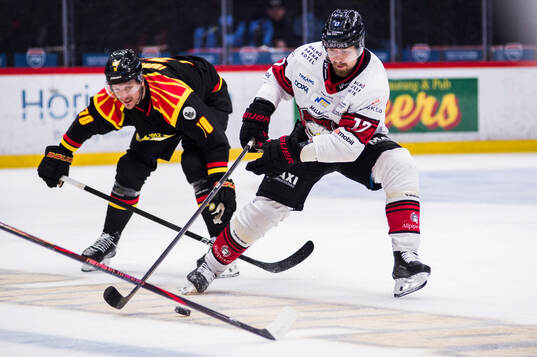 Brynäs Miks Indrasis och Malmö Redhawks Johan Ivarsson