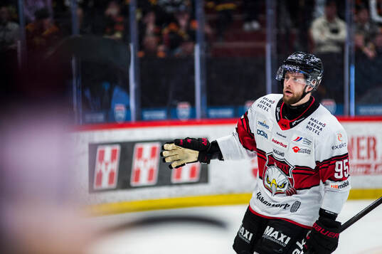 Malmö Redhawks Carl Persson jublar
