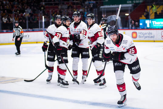 Malmö Redhawks Carl Persson jublar