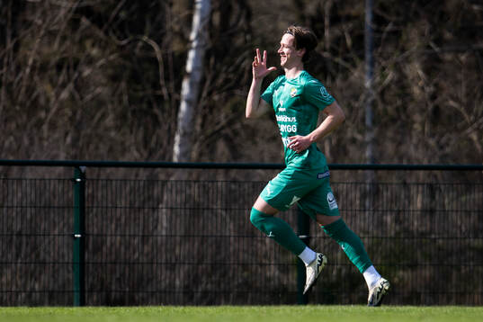Ljungskile SKs Lukas Lindholm Corner jublar