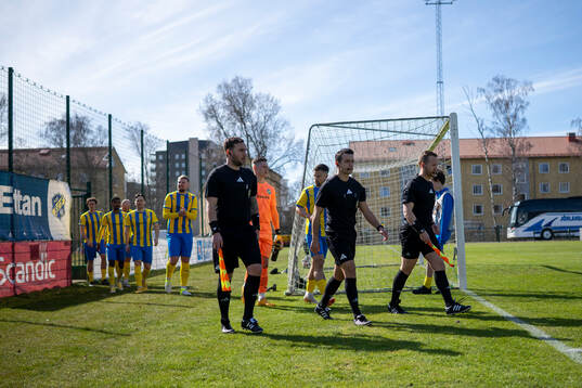 Eskilsminnes och Ljungskile SKs gör entré