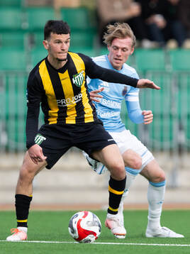 Hammarby TFFs Raymond Dwomoh och Gefles Oskar Karlsson