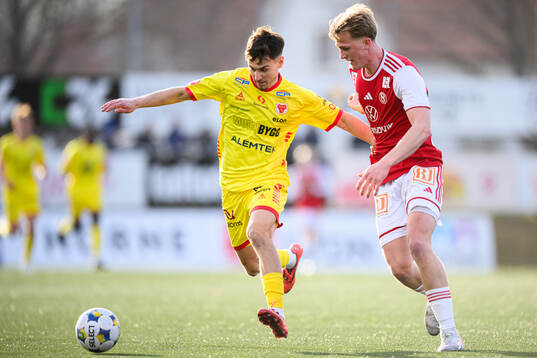Kalmars Camil Jebara och Sandvikens IFs Olle Samuelsson