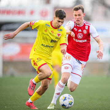 Kalmars Camil Jebara och Sandvikens IFs Daniel Söderberg