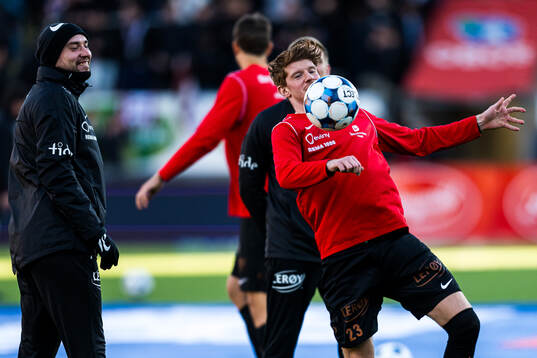Thore Pedersen of Brann warms up