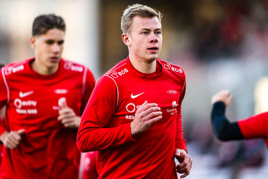 Aune Heggebø of Brann warms up