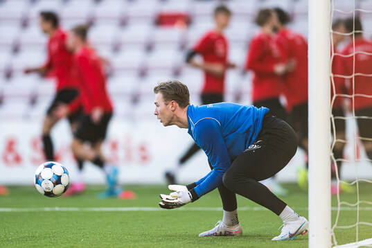 Mathias Dyngeland of Brann warms up