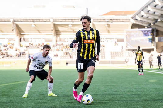 Brommapojkarnas Hlynur Freyr Karlsson och Häckens Silas