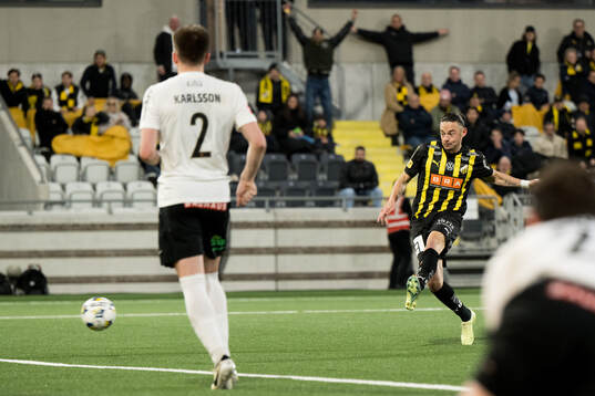 Häckens Amor Layouni skjuter in 1-0 målet