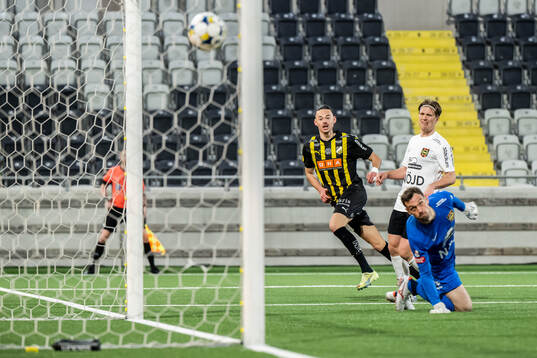 Häckens Amor Layouni gör 2-0 bakom Brommapojkarnas