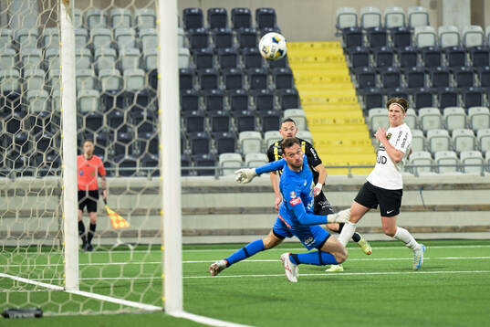 Häckens Amor Layouni gör 2-0 bakom Brommapojkarnas
