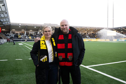Anna Johansson och Peter Kleves som leder klubbarnas