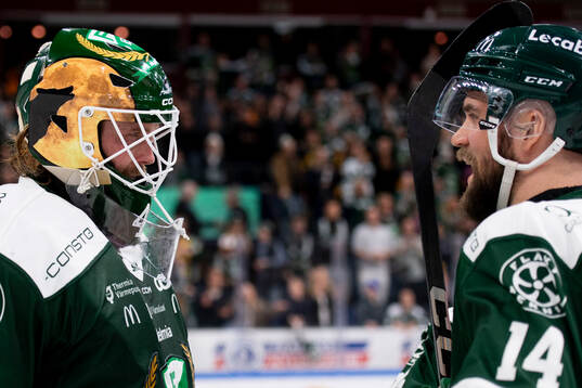 Färjestads målvakt Anders Lindbäck och Henrik Björklund