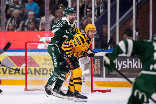 Färjestads Linus Johansson och Skellefteås Oscar Lindberg