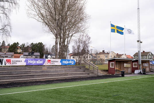 Läktare och spelarbås