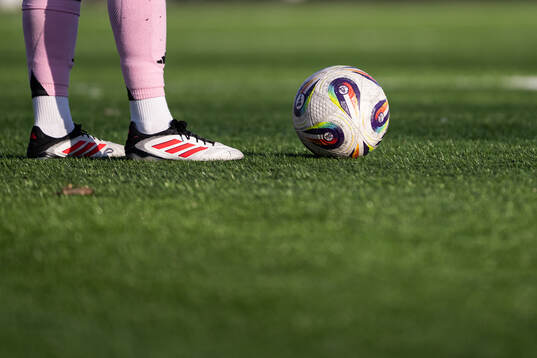 Fotboll på gräset