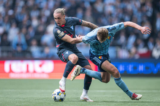 Malmö FFs Arnor Sigurdsson och Djurgårdens Rasmus Schuller