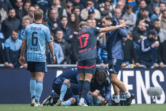 Djurgårdens Oskar Fallenius och Malmö FFs Jens Stryger