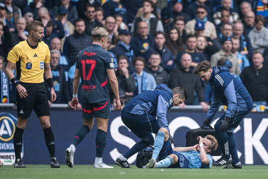 Djurgårdens Oskar Fallenius får vård
