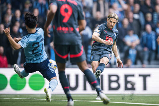 Malmö FFs Jens Stryger Larsen skjuter in 0-1 målet
