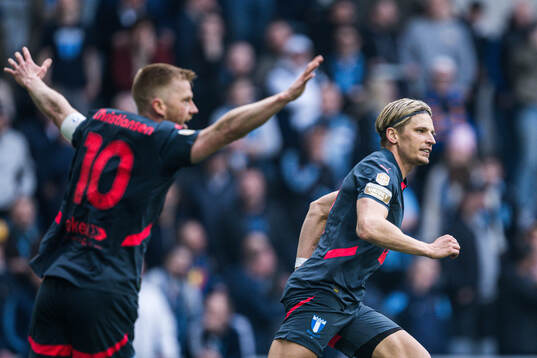 Malmö FFs Jens Stryger Larsen jublar