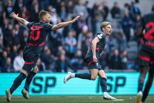 Malmö FFs Jens Stryger Larsen jublar