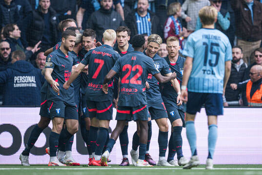 Malmö FFs Jens Stryger Larsen jublar med lagkamrater