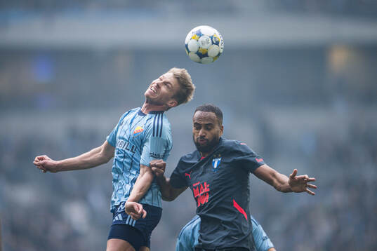 Djurgårdens Rasmus Schuller och Malmö FFs Isaac Thelin