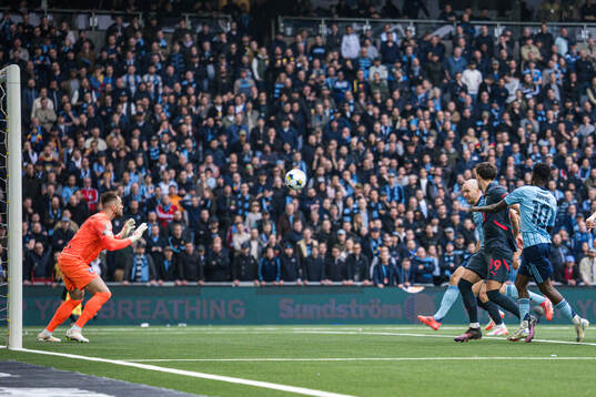 Djurgårdens Marcus Danielson med en målchans mot Malmö