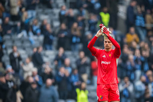 Djurgårdens målvakt Jacob Rinne deppar