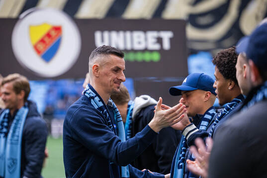 Djurgårdens Haris Radetinac tackas av