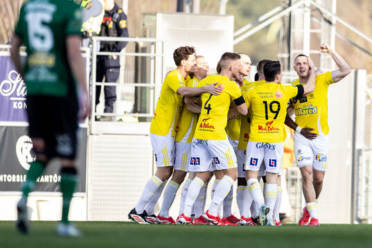 Falkenbergs Viktor Ekblom jublar