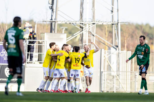Falkenbergs Viktor Ekblom jublar